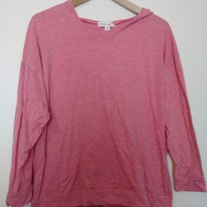 Hooded 3/4 sleeve shirt